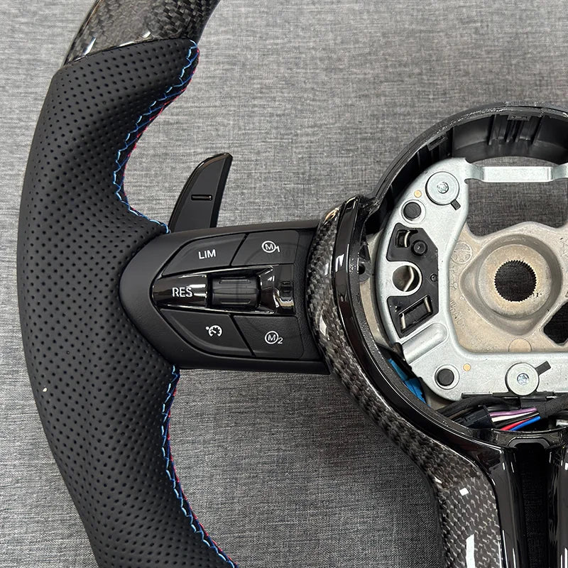 Suitable for BMW F30 F10 F31 F20 F25 F22 F36 F33 F32 F80 F82 F11 F18 F01 F90 E90 carbon fiber steering wheel