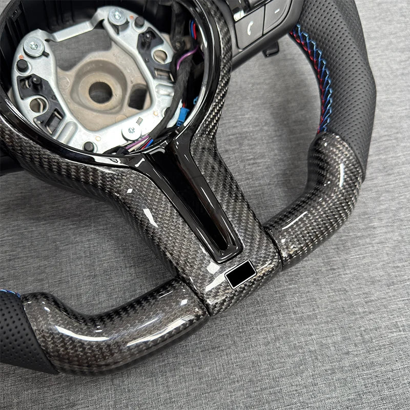 Suitable for BMW F30 F10 F31 F20 F25 F22 F36 F33 F32 F80 F82 F11 F18 F01 F90 E90 carbon fiber steering wheel